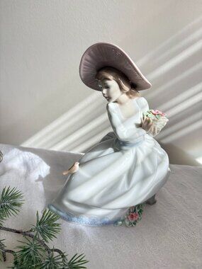 LLADRO NAO Lovely Maiden Nightingale’s Song Spain 1345 Retired Figurine Flowers